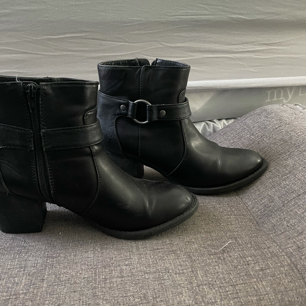American Eagle booties